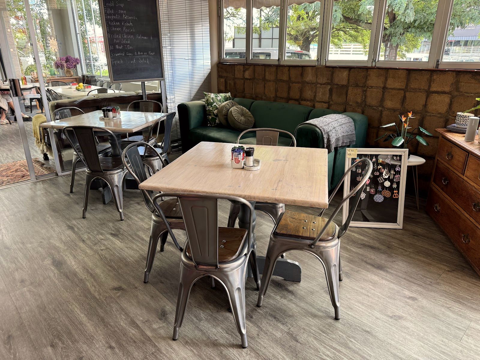 Binne die koffiewinkel